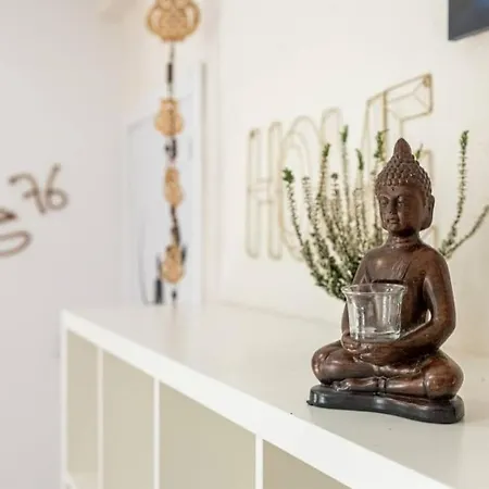 Dharma76 Apartman *